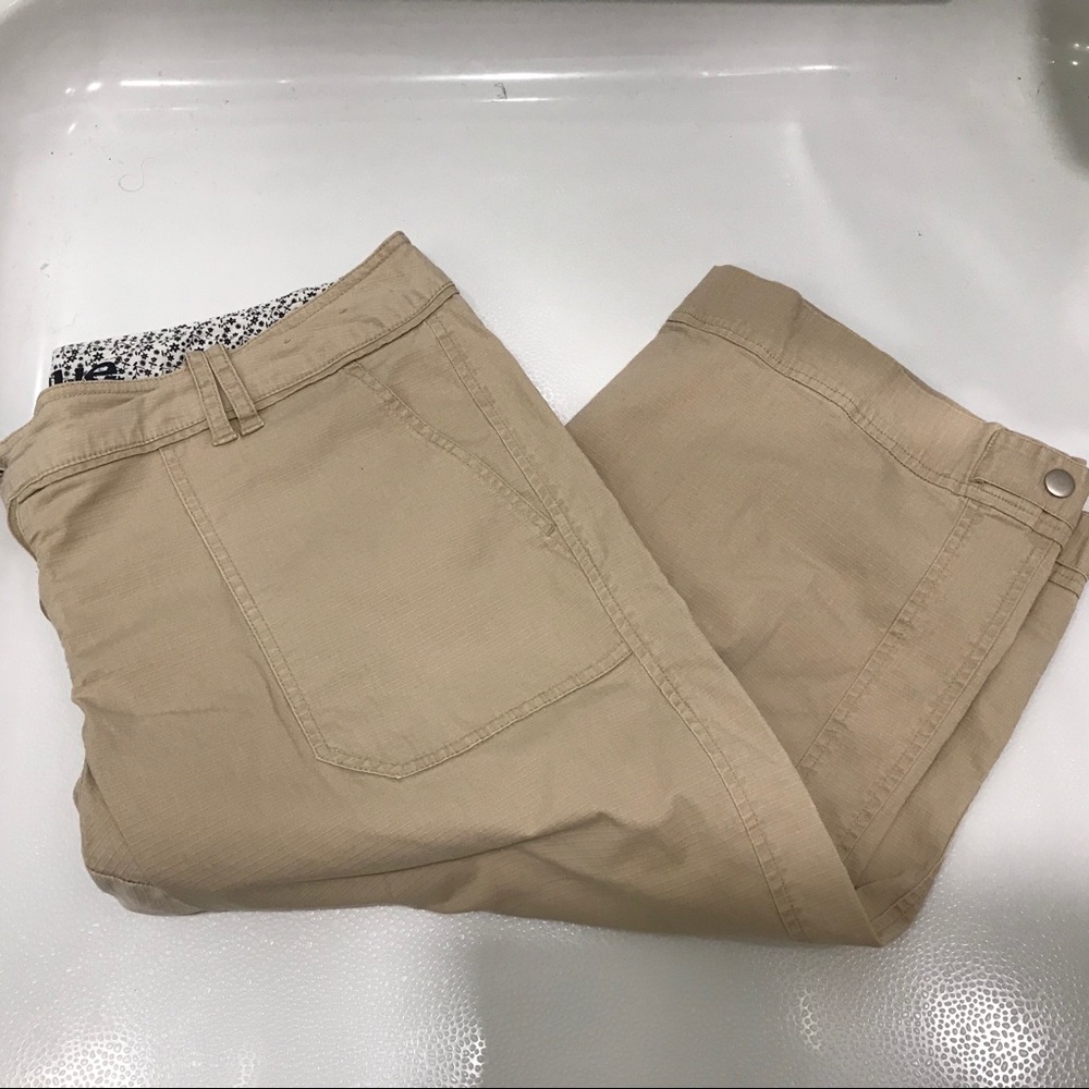 Avenue khaki colored Capri